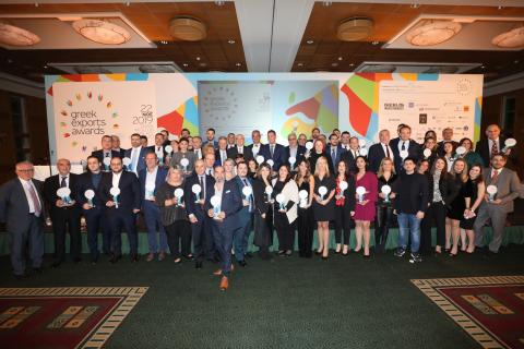 Οι εκπρόσωποι των βραβευμένων εταιρειών σε αναμνηστική φωτογραφία.